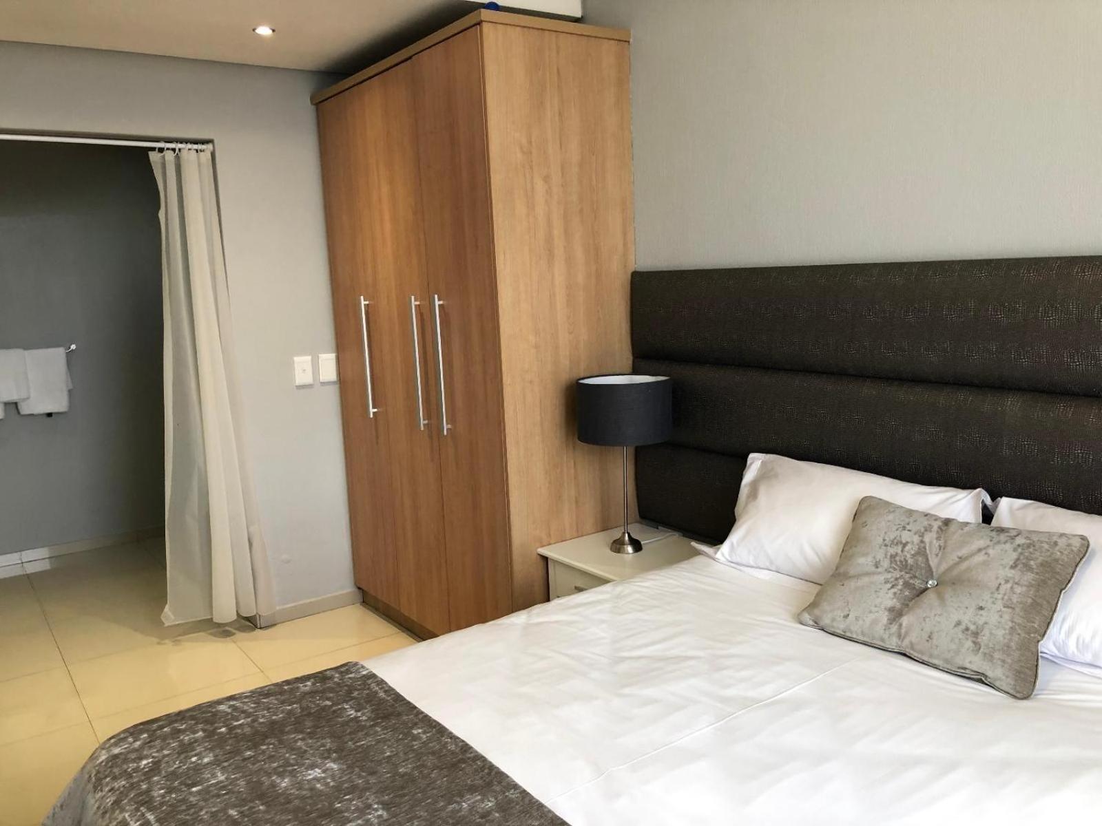 Infinity Self Catering Apartments Bloubergstrand Bagian luar foto