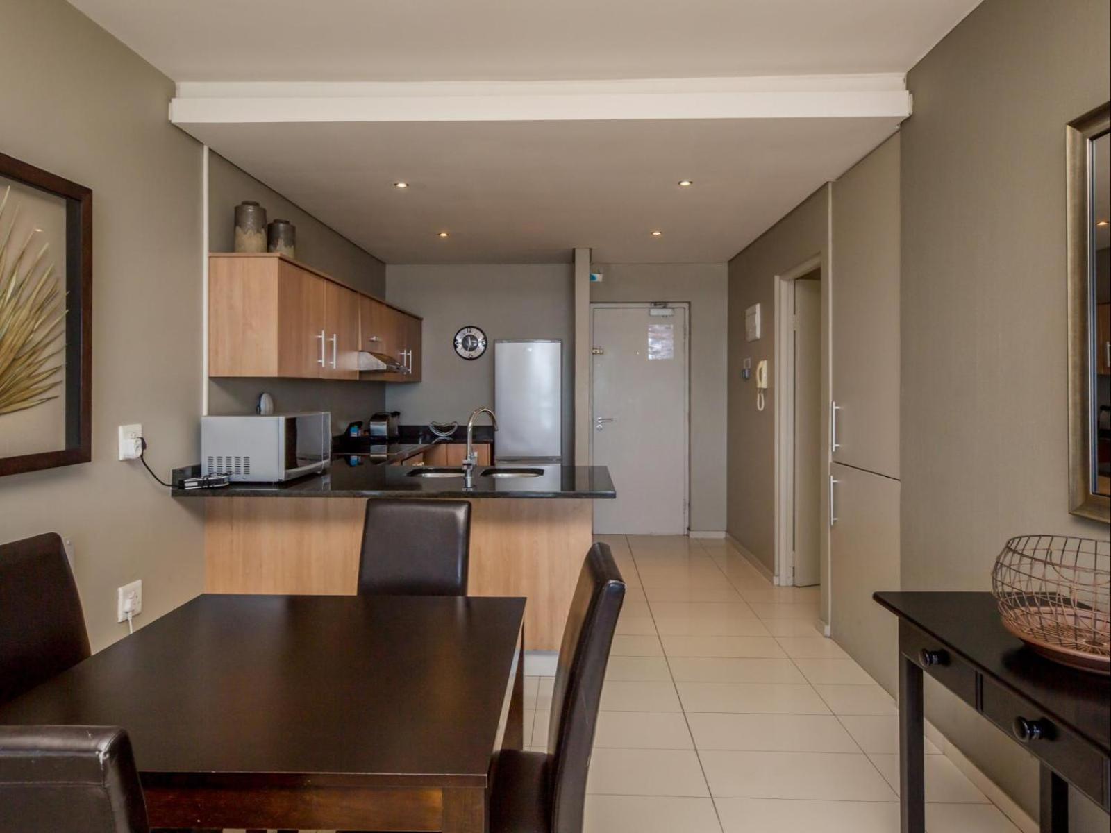 Infinity Self Catering Apartments Bloubergstrand Bagian luar foto