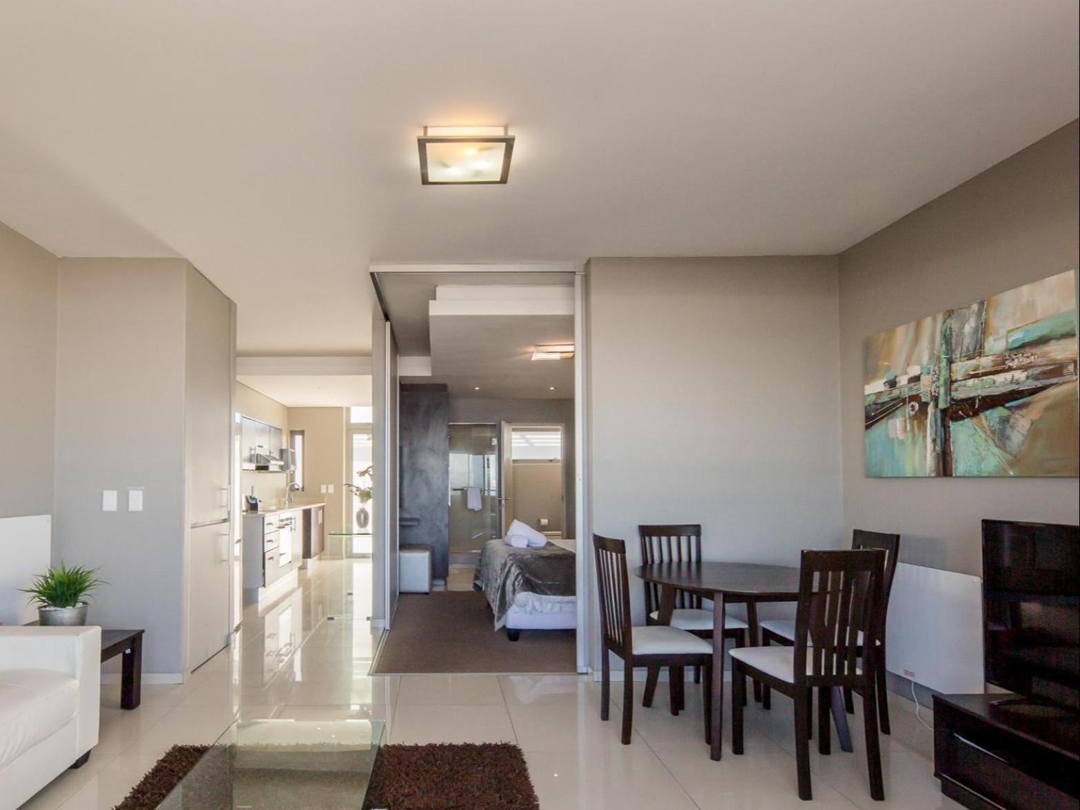 Infinity Self Catering Apartments Bloubergstrand Bagian luar foto