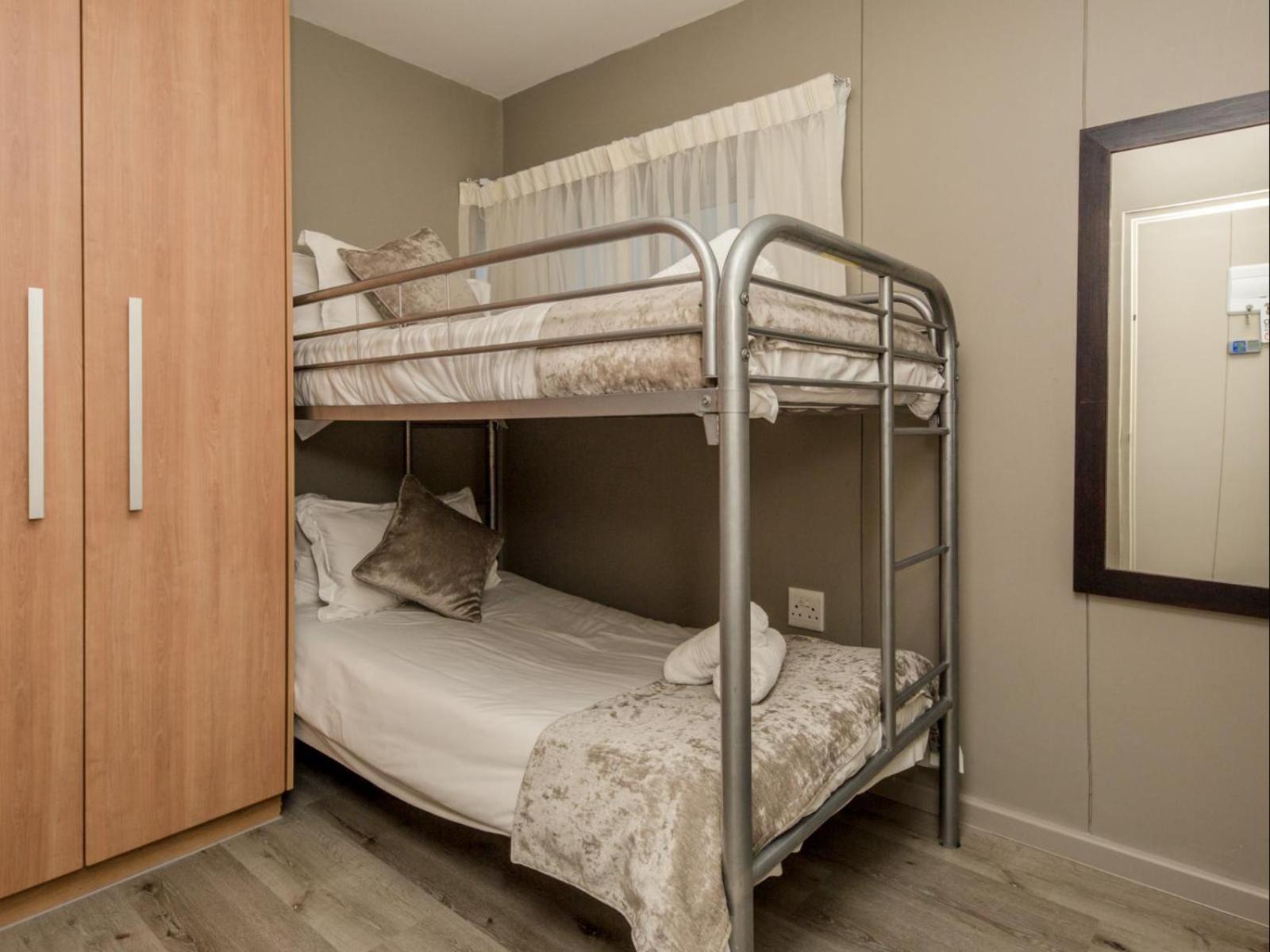 Infinity Self Catering Apartments Bloubergstrand Bagian luar foto