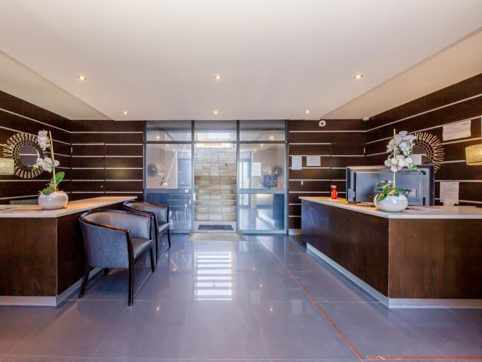 Infinity Self Catering Apartments Bloubergstrand Bagian luar foto